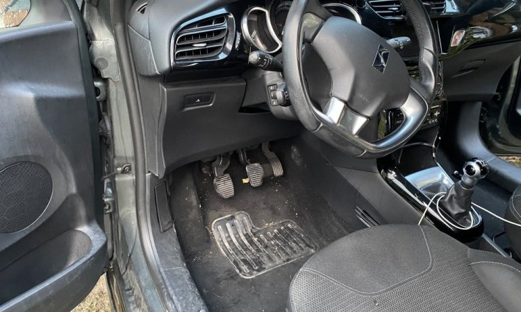 Nettoyage intérieur de voiture à Bourgoin-Jallieu. WASHER-AUTO