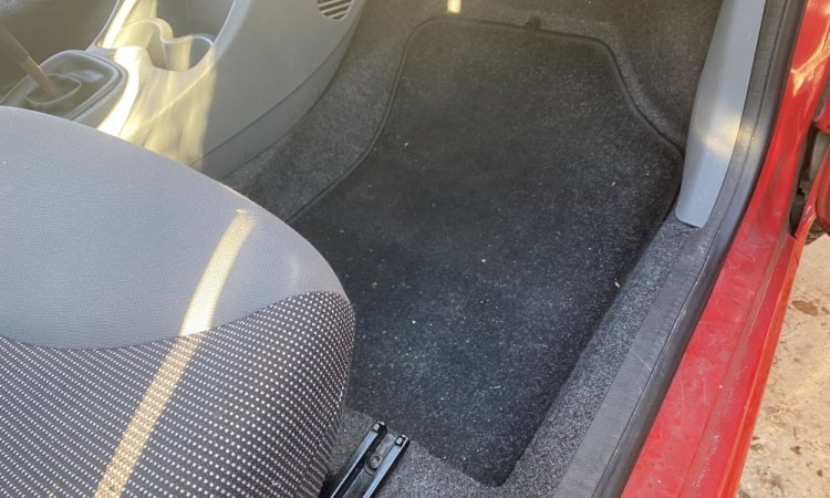 Nettoyage intérieur de voiture à Saint Quentin Fallavier. WASHER AUTO