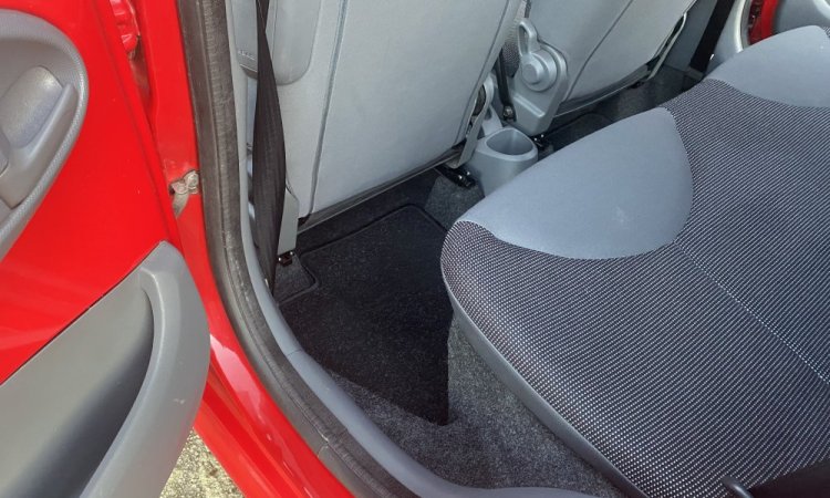 Nettoyage intérieur de voiture à Saint Quentin Fallavier. WASHER AUTO