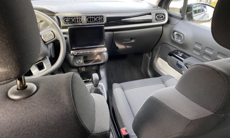 Préparation véhicule neuf pour livraison client à Bourgoin Jallieu. WASHER AUTO 