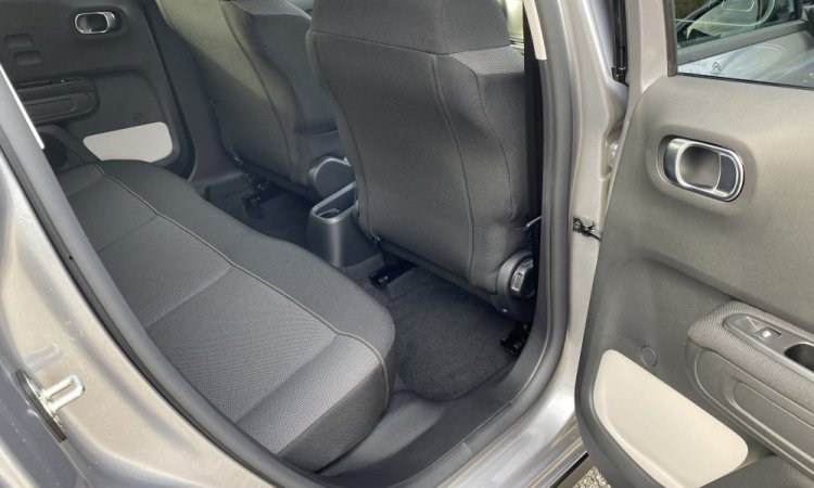 Préparation véhicule neuf pour livraison client à Bourgoin Jallieu. WASHER AUTO 