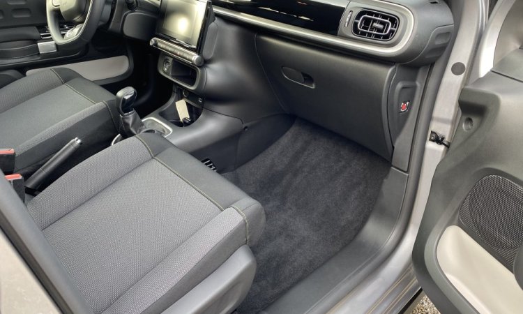 Préparation véhicule neuf pour livraison client à Bourgoin Jallieu. WASHER AUTO 