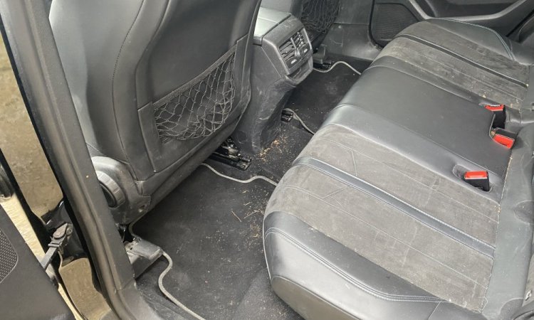 Nettoyage intérieur et extérieur d'un Peugeot 3008 à Bourgoin Jallieu. WASHER AUTO