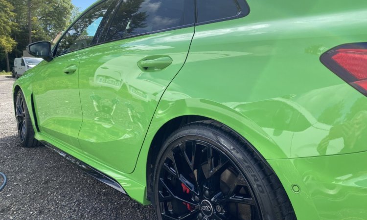 Nettoyage mensuel intérieur et extérieur de cette AUDI RS3 à BOURGOIN-JALLIEU