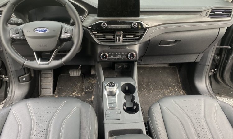 Nettoyage intérieur et extérieur FORD KUGA à SAINT QUENTIN FALLAVIER
