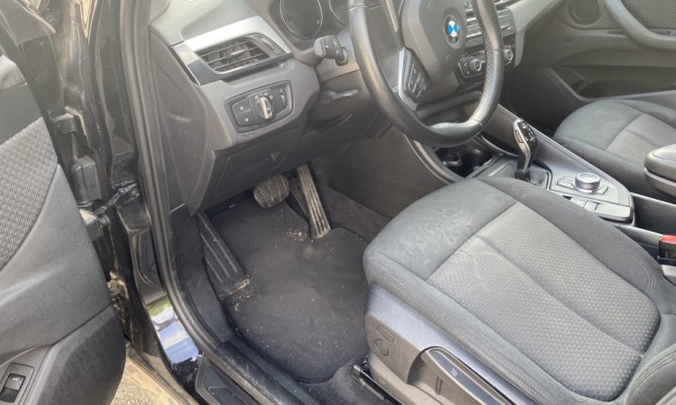 Nettoyage intérieur et extérieur d'une BMW X3 à Corbas