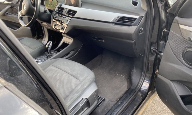 Nettoyage intérieur et extérieur d'une BMW X3 à Corbas 
