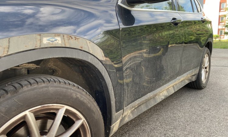 Lavage intérieur et extérieur d'une BMW à Corbas. WASHER-AUTO
