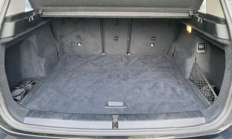 Nettoyage intérieur et extérieur d'une BMW X3 à Corbas 