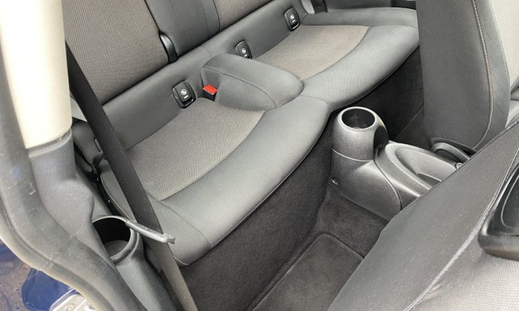 Nettoyage intérieur de cette Mini Cooper à Bourgoin Jallieu