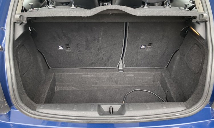Nettoyage intérieur de cette Mini Cooper à Bourgoin Jallieu