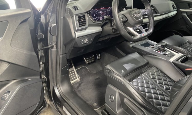 Nettoyage intérieur et extérieur AUDI Q5 à Corbas