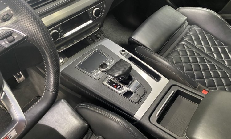 Nettoyage intérieur et extérieur AUDI Q5 à Corbas