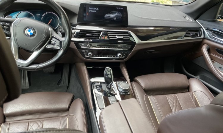 Nettoyage intérieur et extérieur de cette BMW à CORBAS