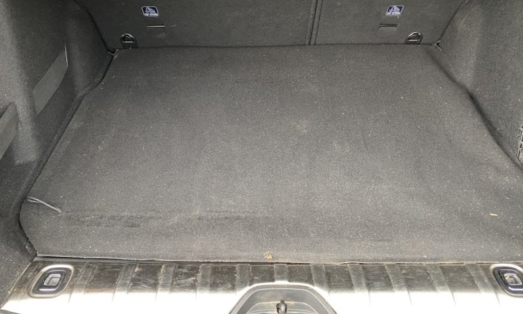 Nettoyage intérieur de ce PEUGEOT 2008 à SAINT QUENTIN FALLAVIER