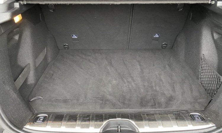 Nettoyage intérieur de ce PEUGEOT 2008 à SAINT QUENTIN FALLAVIER
