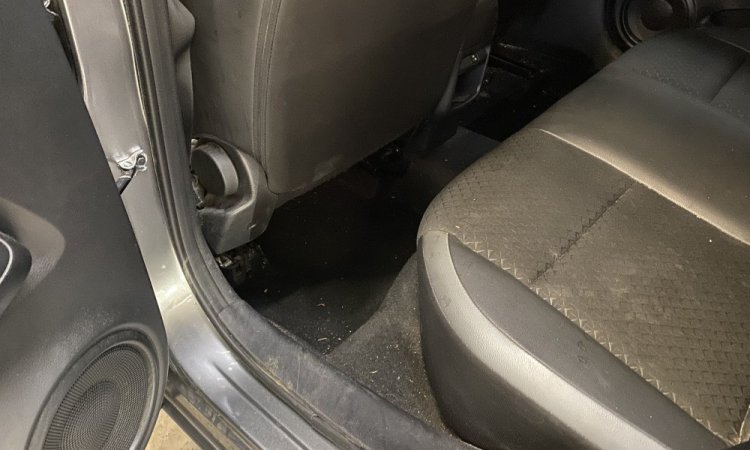Nettoyage intérieur d'un Nissan Juke à Corbas