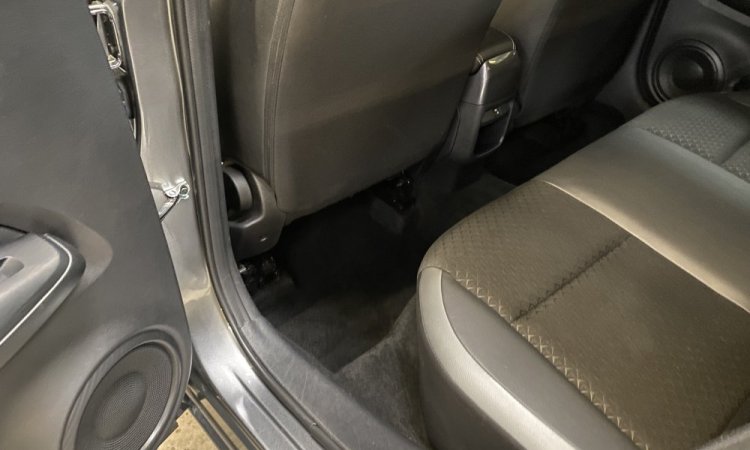 Nettoyage intérieur d'un Nissan Juke à Corbas