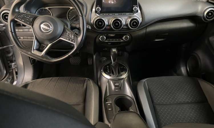 Nettoyage intérieur d'un Nissan Juke à Corbas
