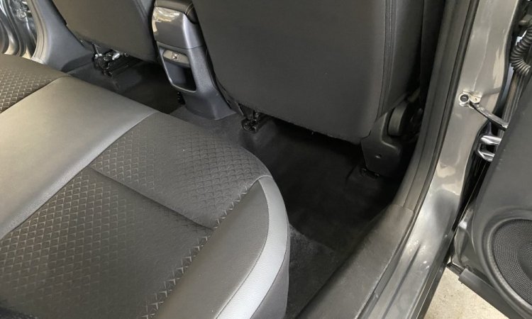 Nettoyage intérieur d'un Nissan Juke à Corbas