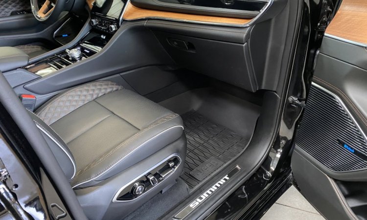 Préparation d'une JEEP GRAND CHEROKEE à Bourgoin Jallieu