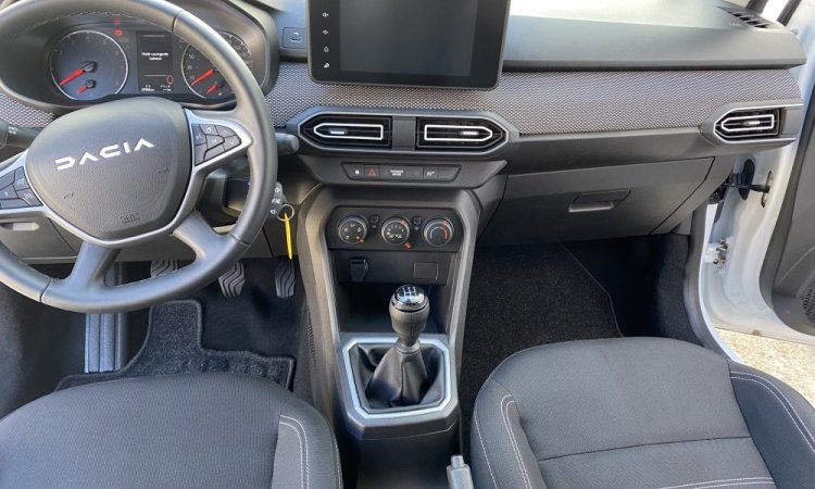 Nettoyage intérieur DACIA SANDERO à Saint Quentin Fallavier