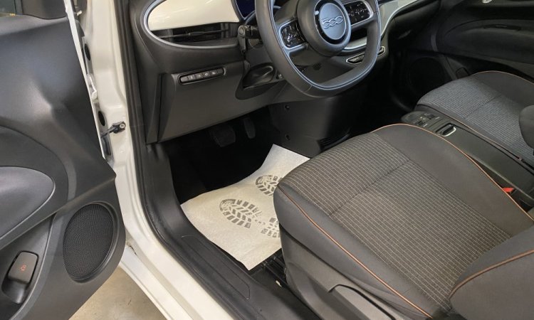 Nettoyage intérieur et extérieur FIAT 500 à CORBAS