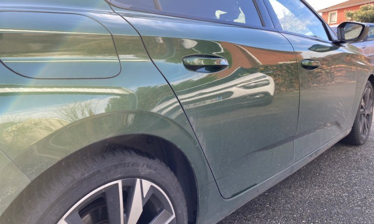 Nettoyage intérieur et extérieur pour cette PEUGEOT 308 à SAINT-PRIEST