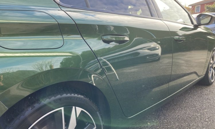 Nettoyage intérieur et extérieur pour cette PEUGEOT 308 à SAINT-PRIEST