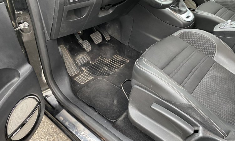 Nettoyage intérieur RENAULT SCENIC à CORBAS