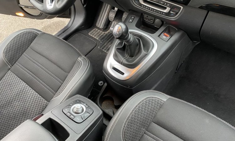 Nettoyage intérieur RENAULT SCENIC à CORBAS