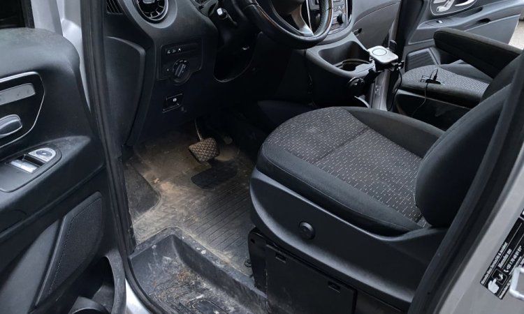 Nettoyage intérieur MERCEDES VITO à SAINT-PRIEST