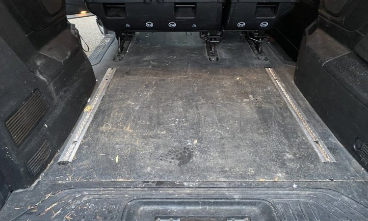 Nettoyage intérieur MERCEDES VITO à SAINT-PRIEST