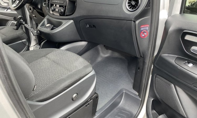 Nettoyage intérieur MERCEDES VITO à SAINT-PRIEST