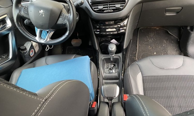 Nettoyage intérieur et extérieur PEUGEOT 2008 à Bourgoin-Jallieu