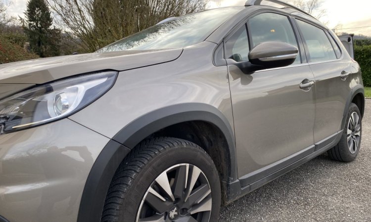 Nettoyage intérieur et extérieur PEUGEOT 2008 à Bourgoin-Jallieu