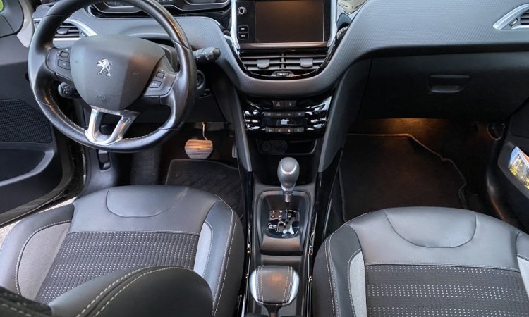 Nettoyage intérieur et extérieur PEUGEOT 2008 à Bourgoin-Jallieu