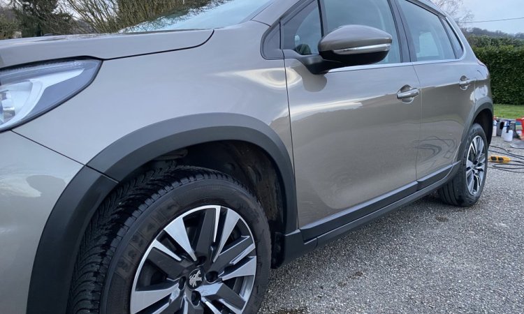 Nettoyage intérieur et extérieur PEUGEOT 2008 à Bourgoin-Jallieu