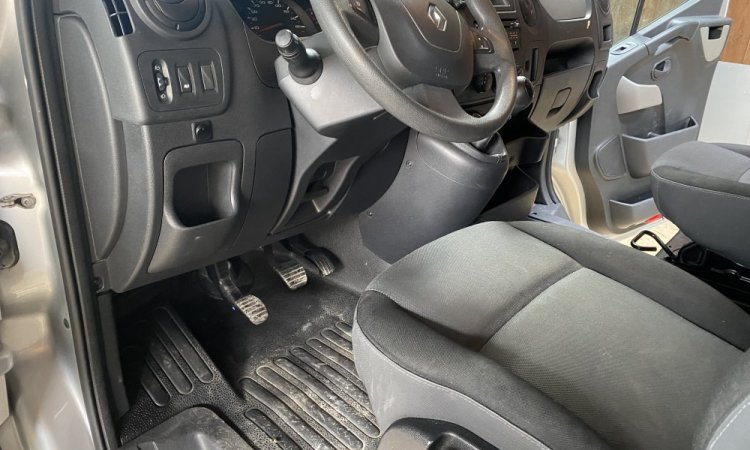 Nettoyage Renault Master intérieur double cabine à CORBAS