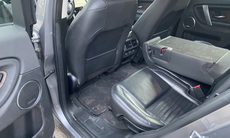 Nettoyage intérieur pour ce LAND-ROVER à SAINT-PRIEST