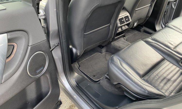 Nettoyage intérieur pour ce LAND-ROVER à SAINT-PRIEST