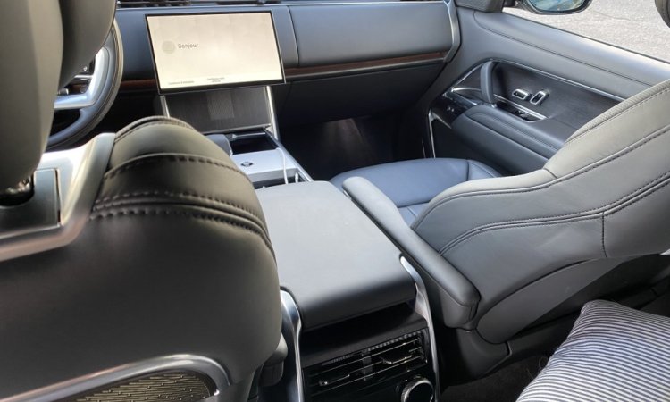 Nettoyage intérieur et extérieur pour ce RANGE-ROVER à CORBAS