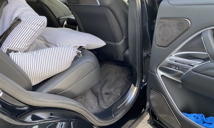 Nettoyage intérieur et extérieur pour ce RANGE-ROVER à CORBAS