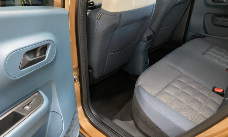 Nettoyage intérieur et extérieur pour cette FIAT PANDA à SAINT QUENTIN FALLAVIER