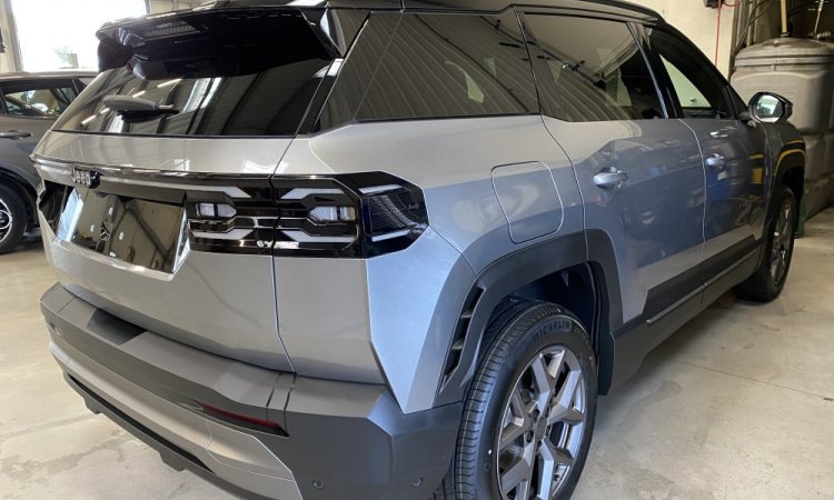 Préparation NEW JEEP COMPASS avant livraison client à BOURGOIN-JALLIEU
