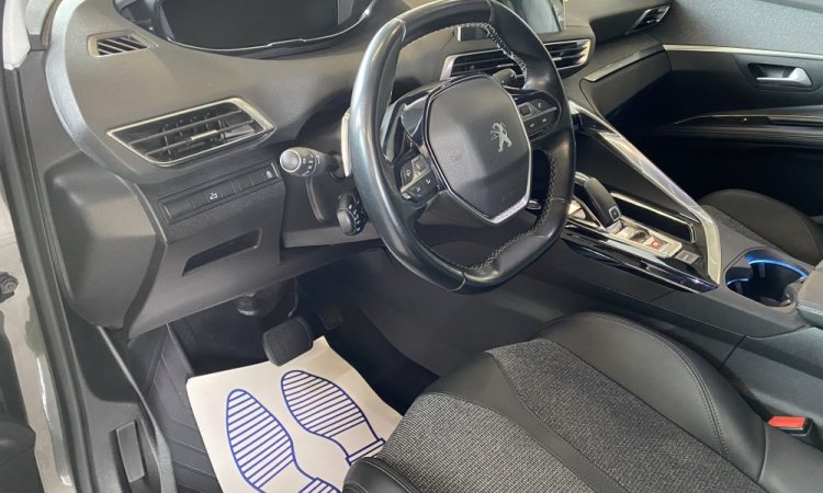 Nettoyage intérieur PEUGEOT 5008 à SAINT-PRIEST