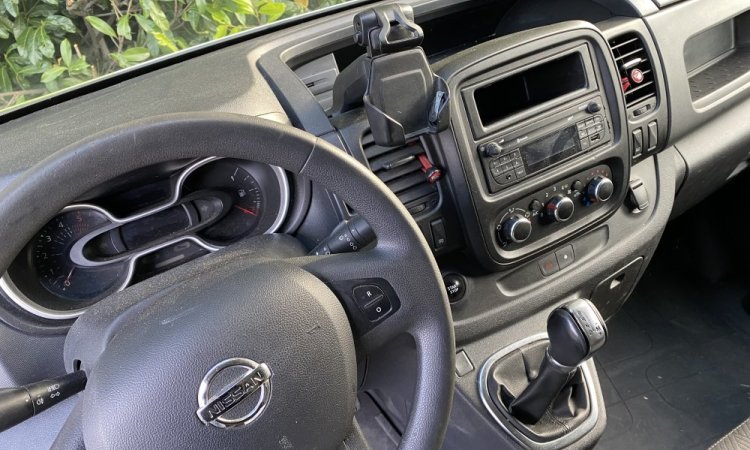 Nettoyage intérieur cabine utilitaire NISSAN NV 300 à SAINT QUENTIN FALLAVIER
