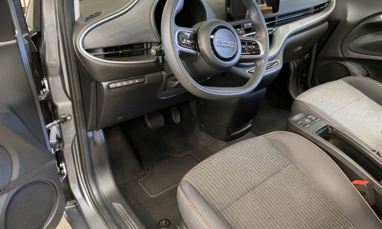 Nettoyage intérieur D'une FIAT 500 à BOURGOIN-JALLIEU