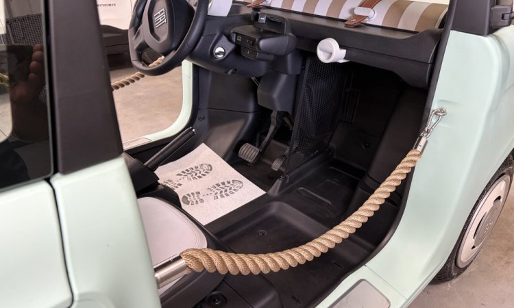 Préparation d'une FIAT TOPOLINO CABRIOLET NEUVE à BOURGOIN-JALLIEU.