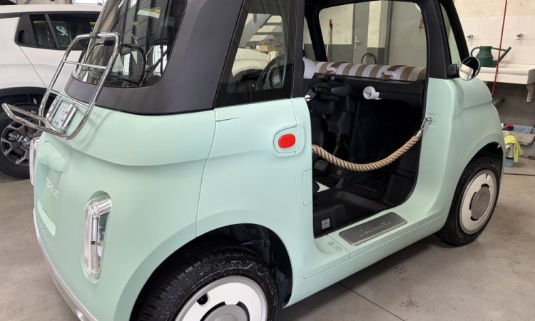 Préparation d'une FIAT TOPOLINO CABRIOLET NEUVE à BOURGOIN-JALLIEU.